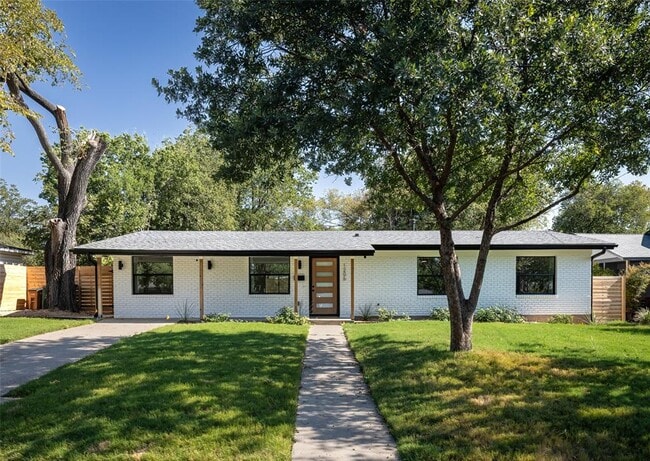 Primary Photo - 1206 Cloverleaf Dr