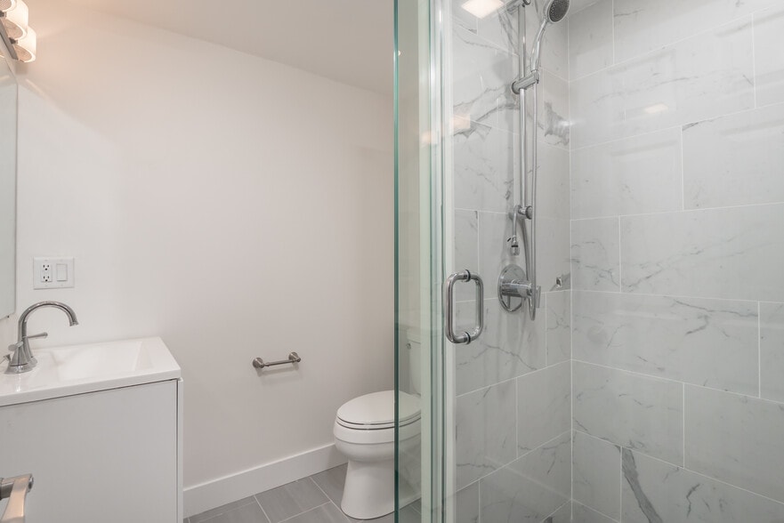 Building Photo - 92 Clinton Place Unit #2