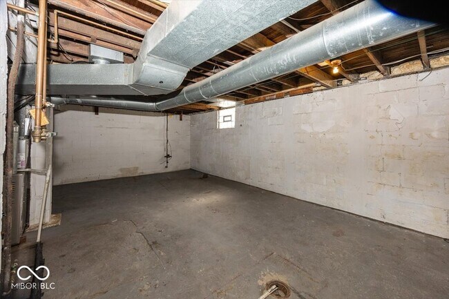 Building Photo - 6140 Winthrop Ave