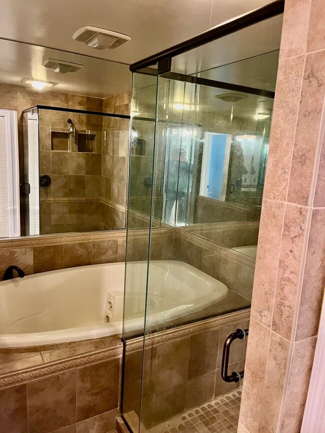 Building Photo - Luxurious Rustic 3300sqft  4BR/3.5BA/Overs...