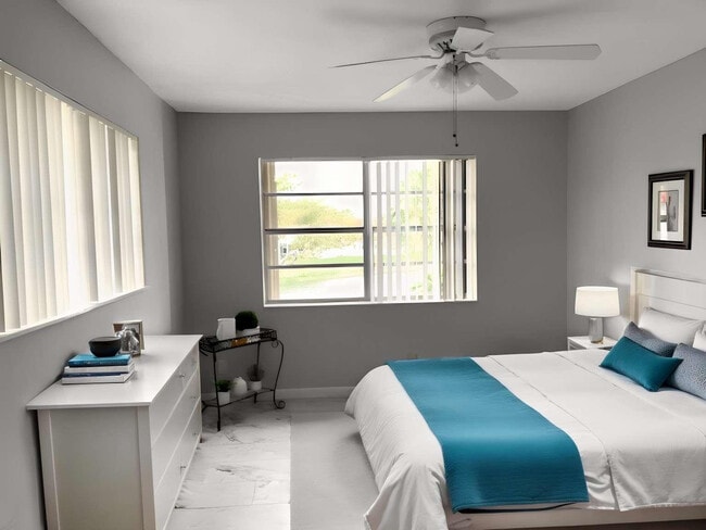 Building Photo - 317 Lake Evelyn Dr