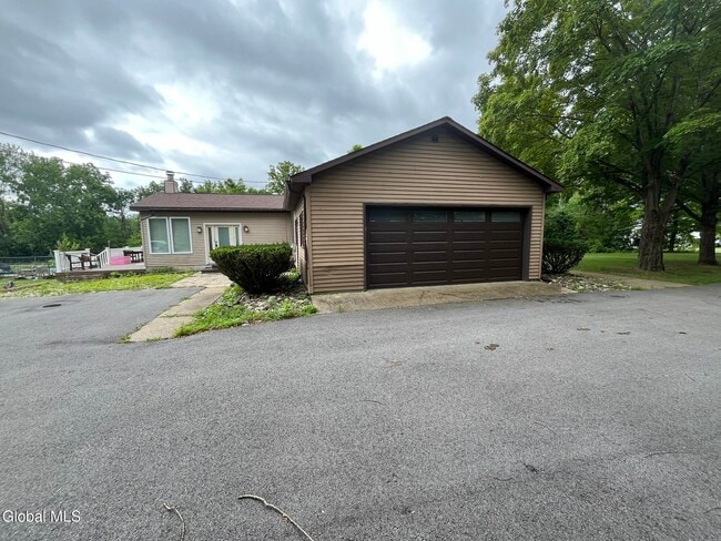 Building Photo - 656 Sacandaga Rd