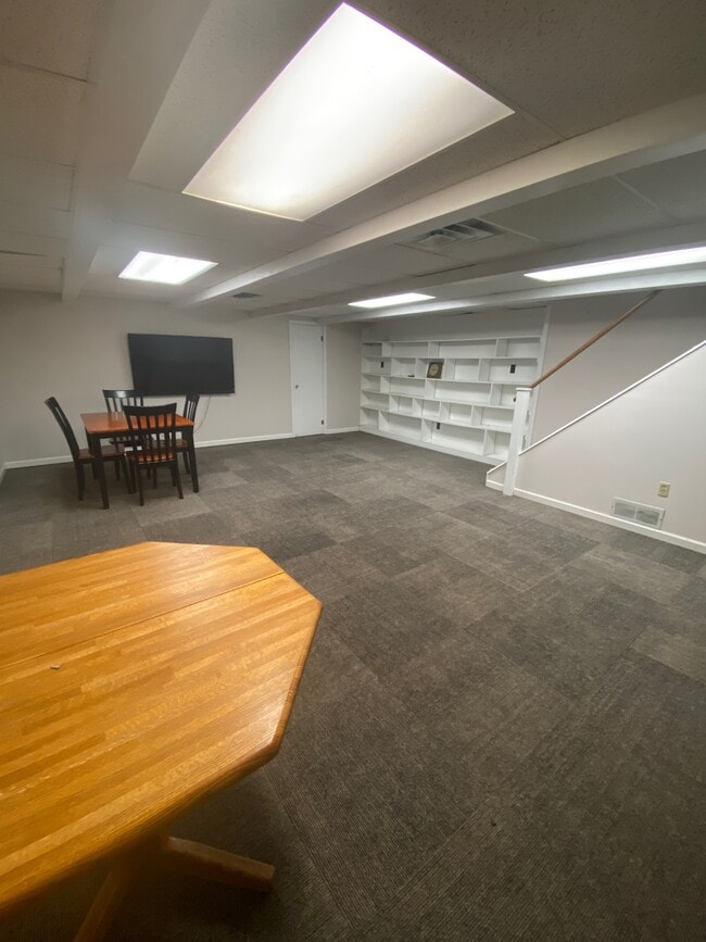 Building Photo - 3634 Roosevelt Cir