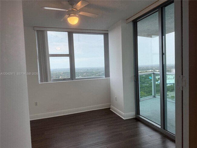 Building Photo - 2681 N Flamingo Rd