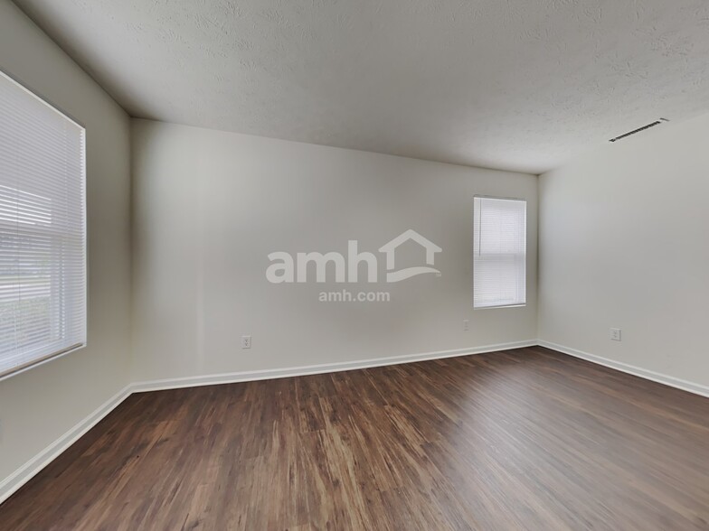 Building Photo - 11424 Long Lake Dr
