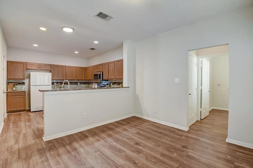Building Photo - 328 Regency Dr