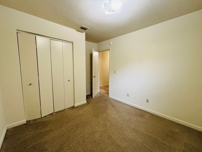 Building Photo - 208 Pheasant Run Dr