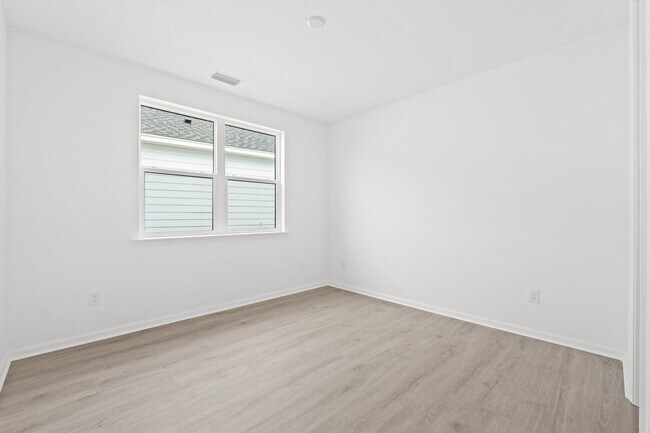 Building Photo - 9511 Paradise Dr