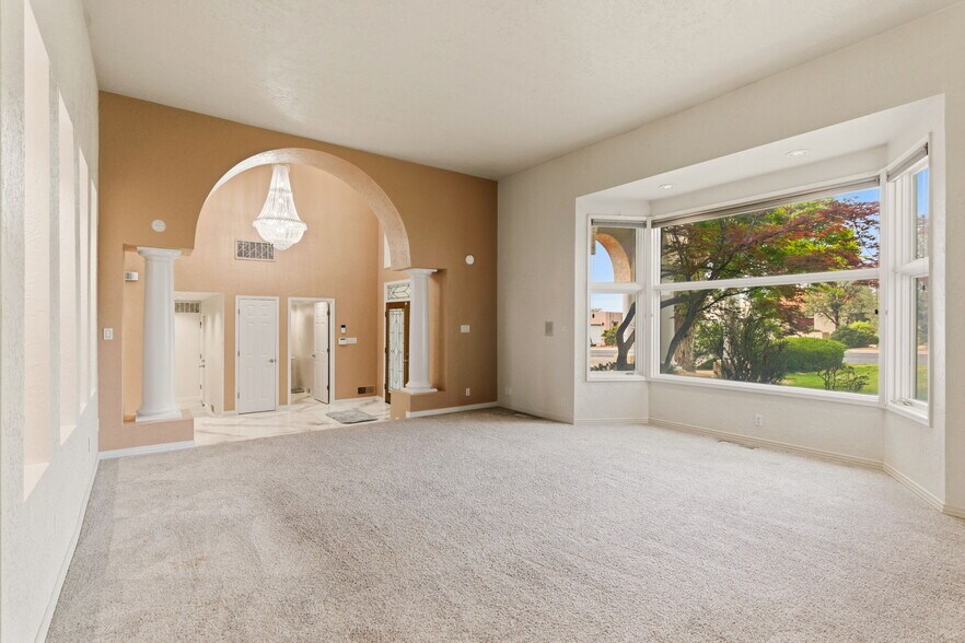 Building Photo - 9706 Tanoan Dr NE