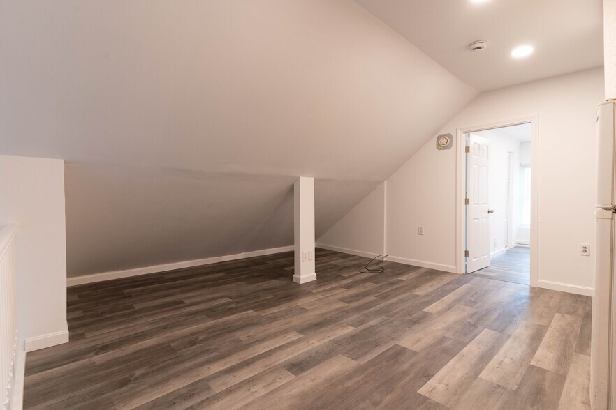 Building Photo - 56 Devens St