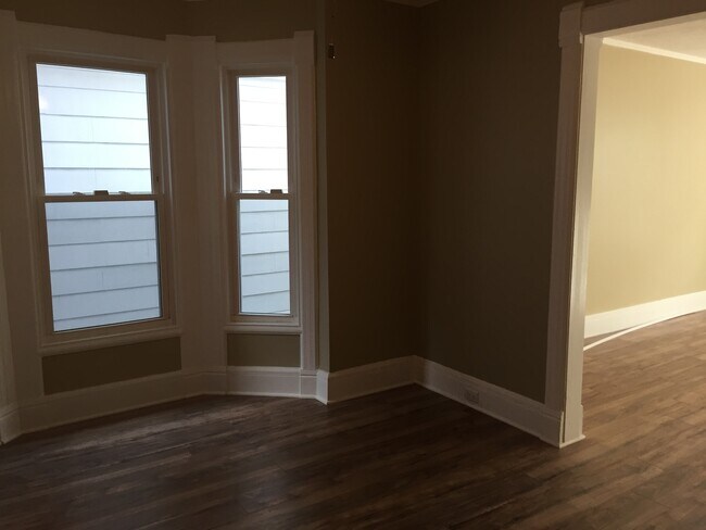 Building Photo - 3 Bedroom House for Rent