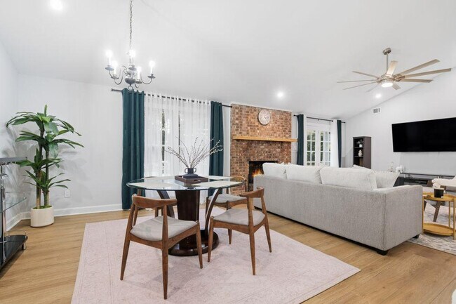 Building Photo - 7417 Shadowlake Dr