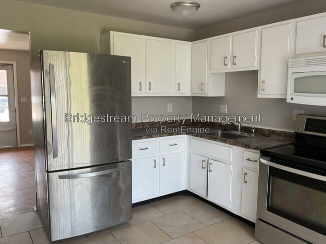 Building Photo - 4953 Leeper St