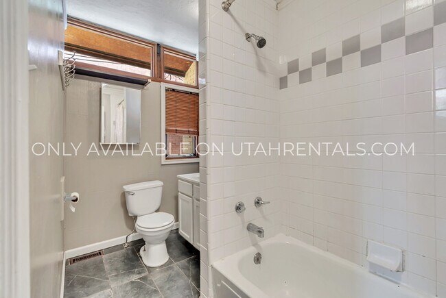Building Photo - 1073 E 200 S