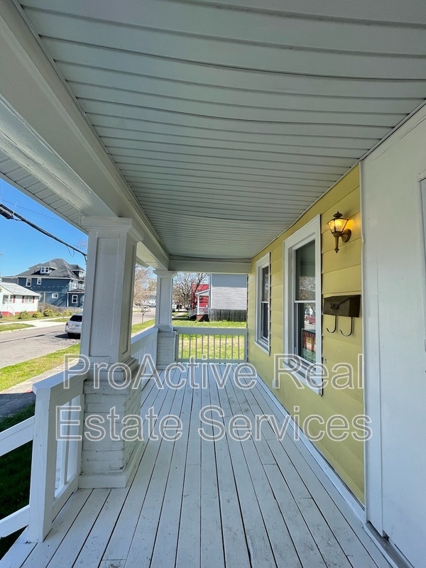 Building Photo - 815 W 34th St