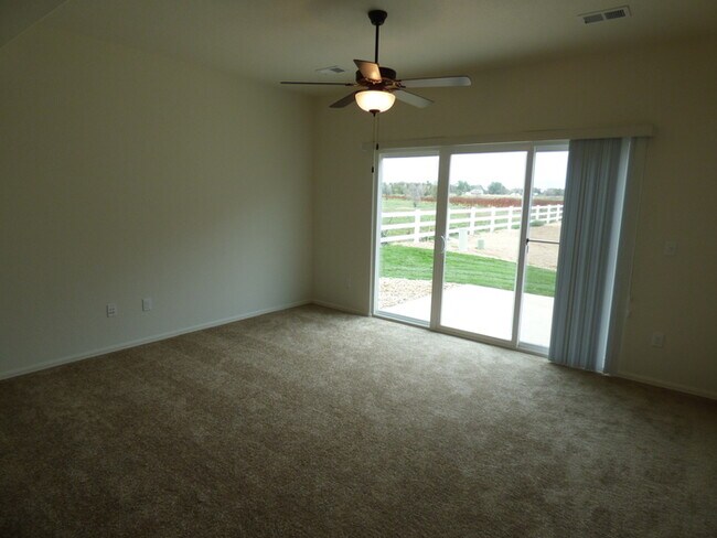 Building Photo - Tri-Level 3 Bedroom Home in Village East Subdivision in Windsor
