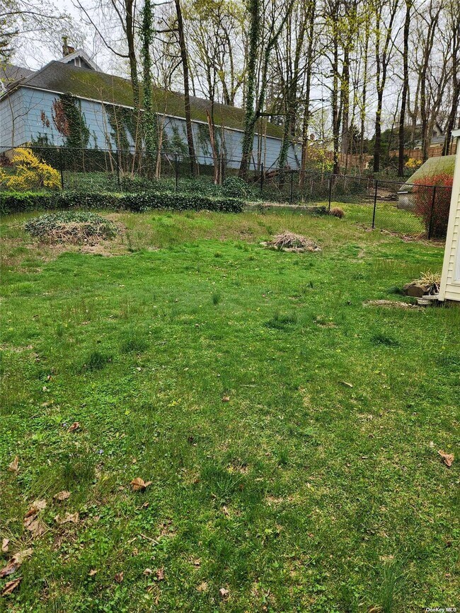 Building Photo - 14 Oakwood Rd