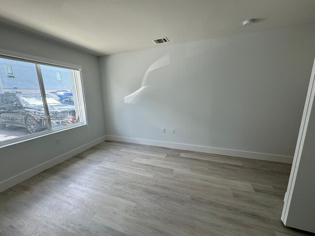 Building Photo - 2555 NE 193rd St