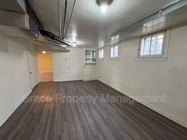 Building Photo - 1442 Perry St
