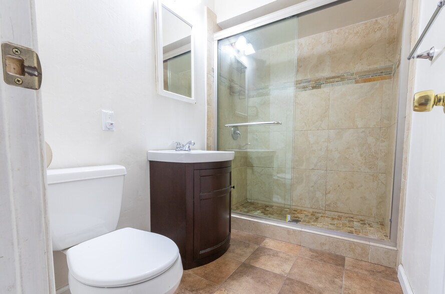 Building Photo - 5156 Ewing St