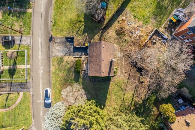 Building Photo - Move in TODAY! Check out this beautifully RENOVATED 3 bedroom in CHURCHILL!