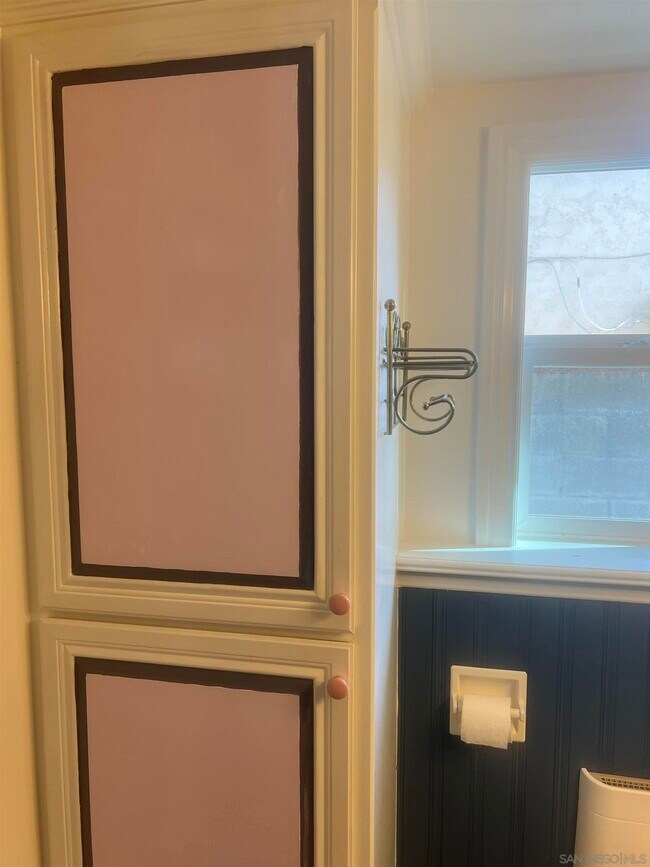 Building Photo - 534 Hoover St