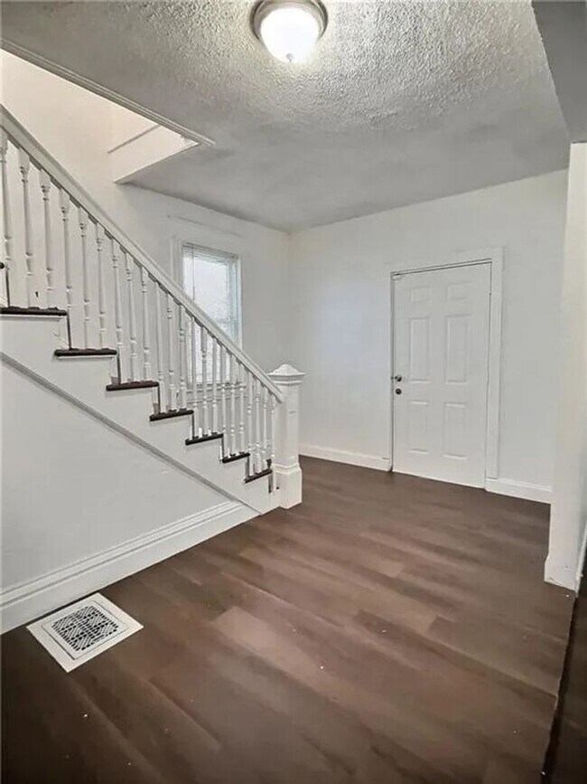 Building Photo - 2006 Agnes Ave