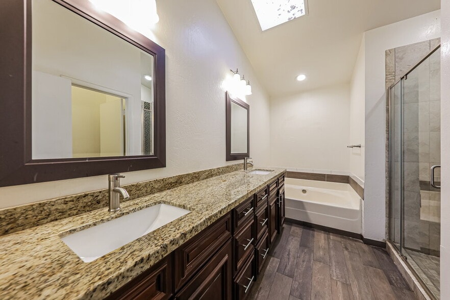 Building Photo - 4533 E Annette Dr