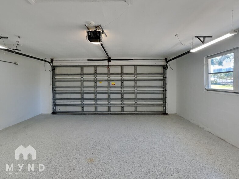 Building Photo - 10100 Paradise Blvd