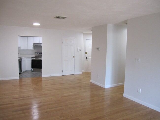 Building Photo - 677 Quincy Shore Dr