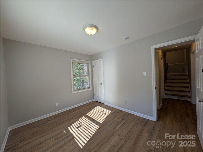 Building Photo - 3331 Donovan Pl