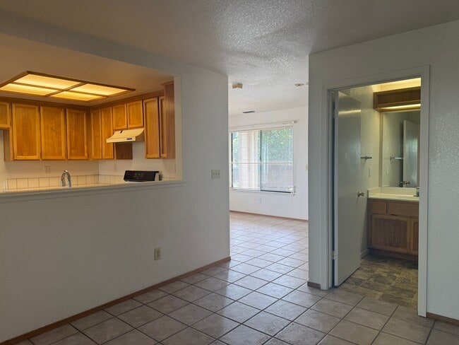 Building Photo - 832 Morissette Way