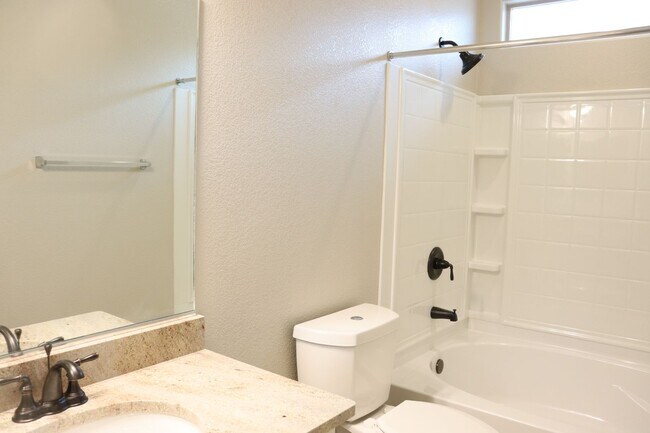 Building Photo - Brand New Home in Holiday