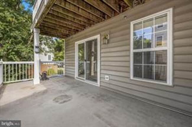 Building Photo - 2 LEVEL CONDO WITH 1 CAR GARAGE, DEN/LOFT ON THE BEDROOM LEVEL, VERY OPEN FLOOR