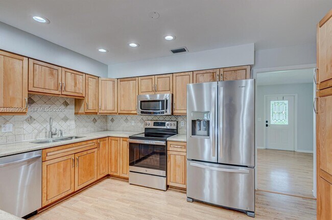 Building Photo - 15216 85th Ave N