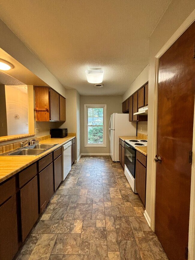 Building Photo - 255 Bayberry Ct