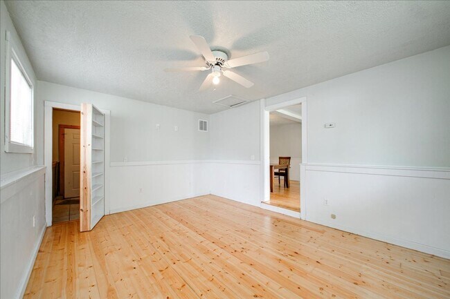 Building Photo - Desirable SE Boise Home Minutes From BSU!