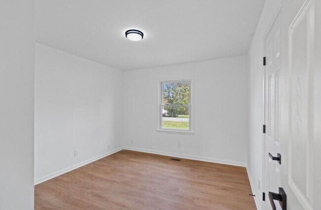 Building Photo - Well maintained 3 bedroom home!