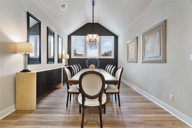 Building Photo - 2500 Yuma Trl
