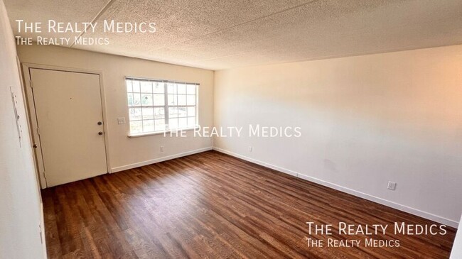 Building Photo - 1400 Eudora Rd