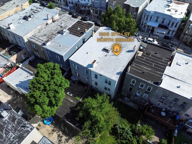Building Photo - 1306 27th St