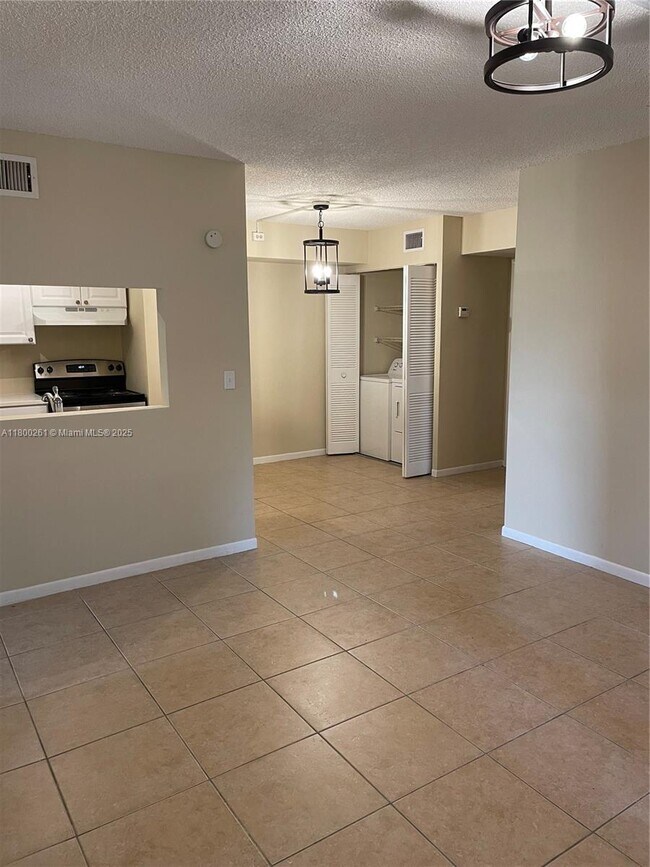 Building Photo - 6392 Chasewood Dr