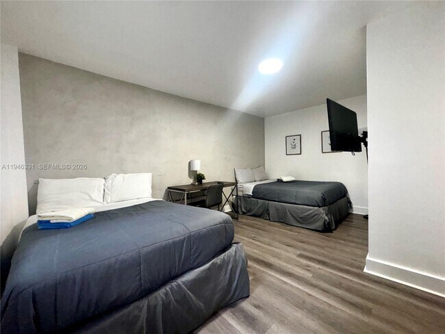 Building Photo - 1684 SW 10th St