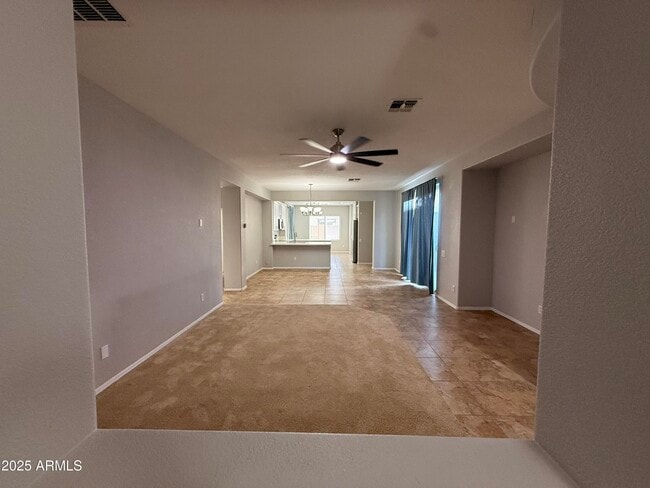 Building Photo - 885 E Cherry Hills Dr