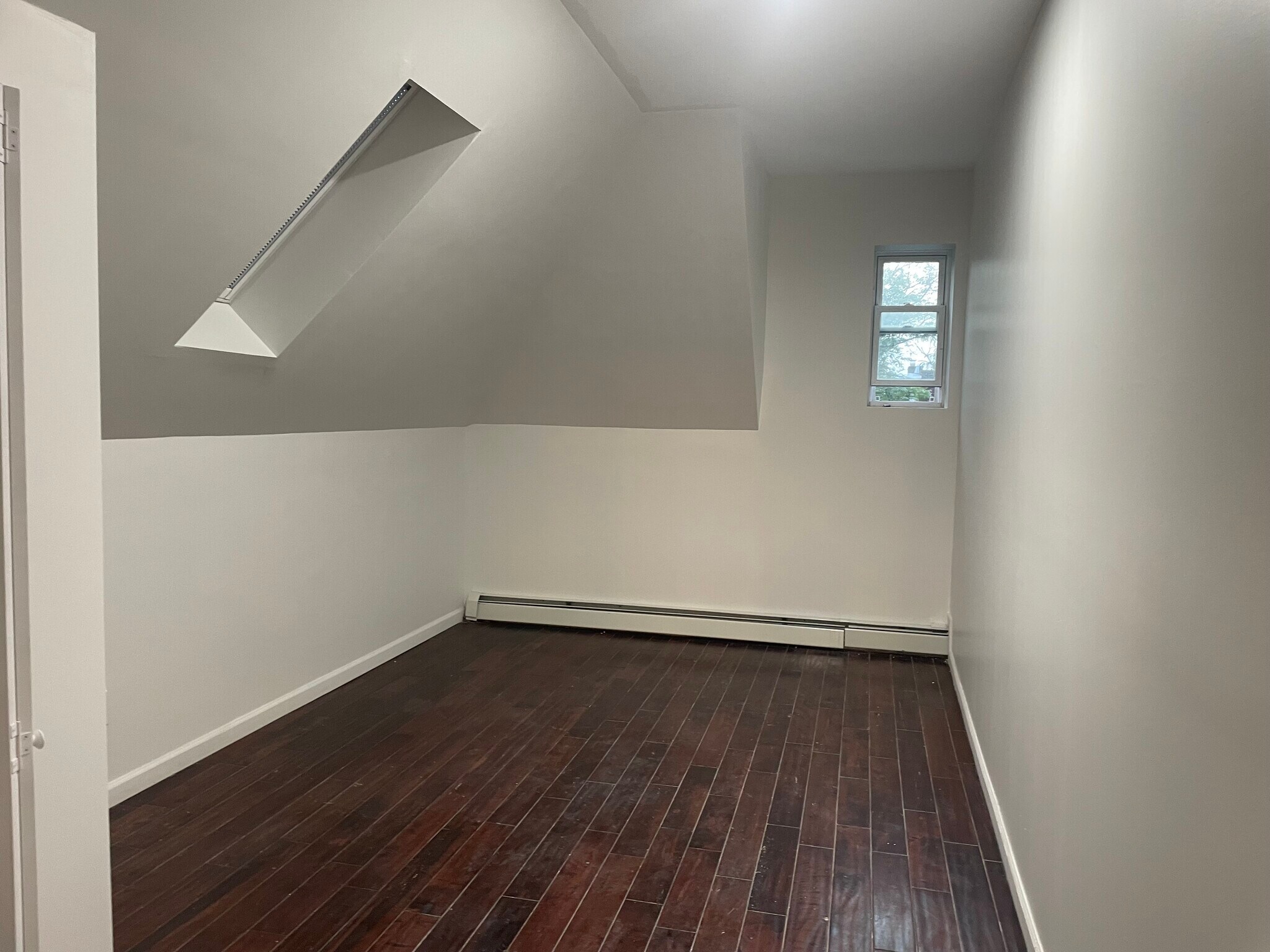 Building Photo - 12 S Lake Ave