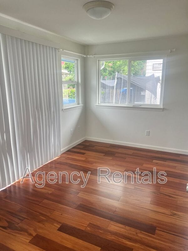 Building Photo - 948 Spencer St