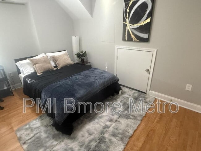 Building Photo - 17 E 21st St