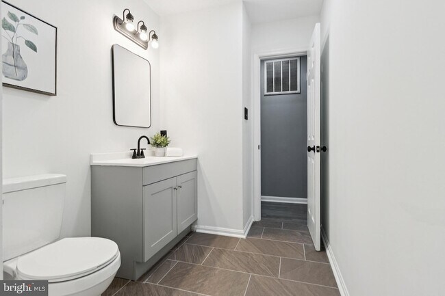 Building Photo - 39 Hidden Lake Dr