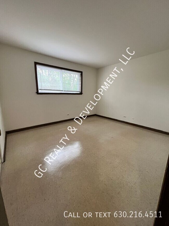Building Photo - 525 Highview Ave