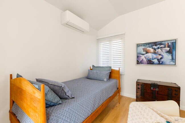 Building Photo - 291 W Thomson Ave